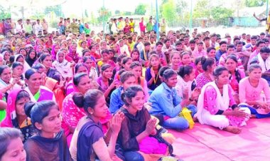 सरस्वती पूजा का चंदा नहीं देने पर शिक्षक ने की विद्यार्थियों से मारपीट, आदिवासी समाज ने की शिक्षक के निलंबन की मांग