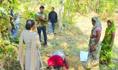 खेत में मिली आदिवासी महिला की लाश