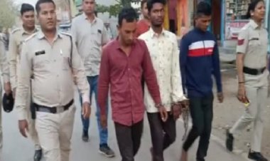 नर्सिंग छात्रा के साथ सामूहिक रेप की कोशिश, चार आरोपियों का पुलिस ने निकाला जुलूस