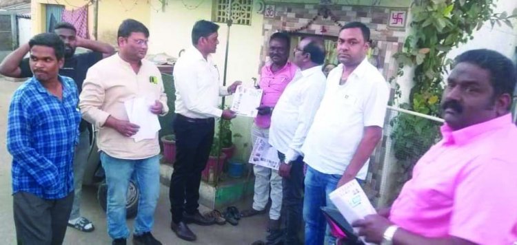 हाथ से हाथ जोड़ो यात्रा के तहत घर-घर जाकर किया जा रहा लोगों से संपर्क