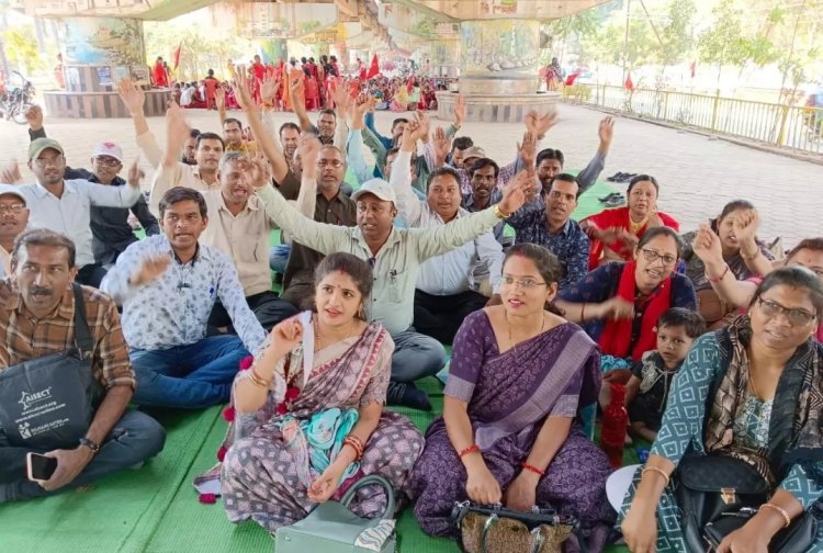 मांगों को लेकर शिक्षकों का धरना प्रदर्शन जारी