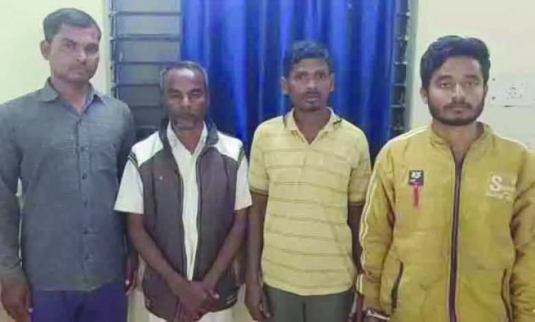 नक्सलियों के 4 सहयोगी गिरफ्तार