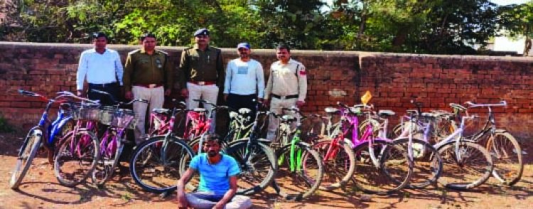 दुर्ग जिले में घुम घुमकर 11 साइकिल किया पार, वैशालीनगर पुलिस ने पकड़ा