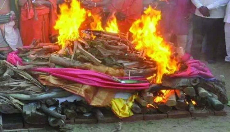 एक-एक कर जली सात बच्चों की चिताएं, फफक कर रो पड़ा पूरा गांव