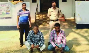 कबाड़ दुकान में पुलिस की रेड, दो गिरफ्तार