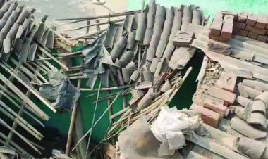 खदान में ब्लास्टिंग से गिरा घर का छप्पर