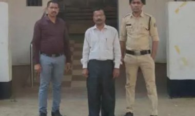 दूसरी औरत से पैदा हुए बच्चे के प्रमाण पत्र में दे दिया पूर्व पत्नी का नाम, अधिवक्ता गिरफ्तार