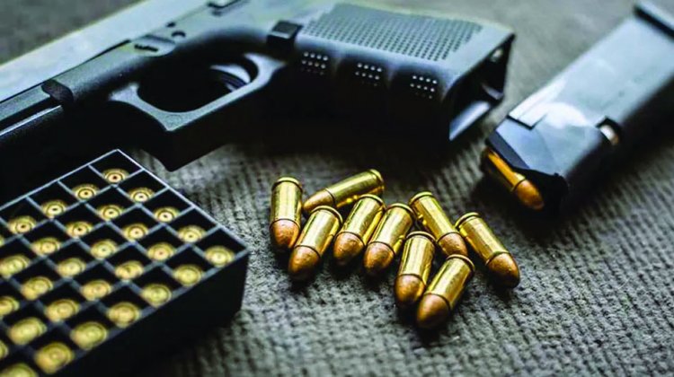 थानेदार का चलती ट्रेन से पिस्टल, कारतूस और वर्दी चोरी