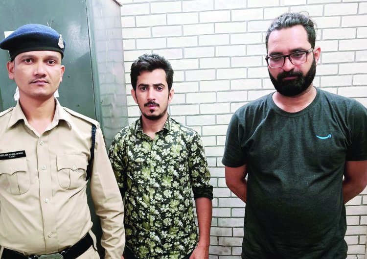 नकली मच्छर अगरबत्ती बेचते दो युवक गिरफ्तार