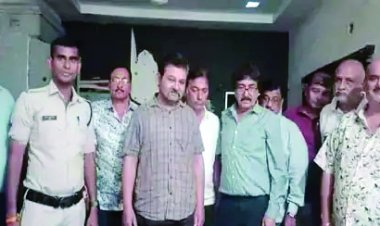 जुआ खेलते पकड़ाये 8 रसूखदार व्यापारी