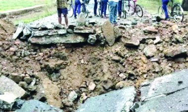 नक्सलियों ने ब्लास्ट कर उड़ाया पुल, बीजापुर-गंगालूर सड़क मार्ग बंद