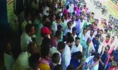 कांग्रेस विधायक की गुंडागर्दी, सहकारी बैंक के कर्मचारी को कॉलर पकड़कर पीटा, आज से 2 दिनों की हड़ताल का ऐलान