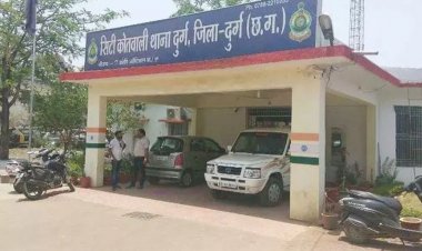 ड्यूटी में तैनात पुलिसकर्मी से गाली गलौज कर वर्दी फाड़ने वाले भिलाई के 2 ट्रांसपोर्टर के खिलाफ अपराध दर्ज