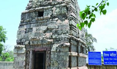 विलुप्त होने की कगार पर चंदखुरी का प्राचीन शिव मंदिर