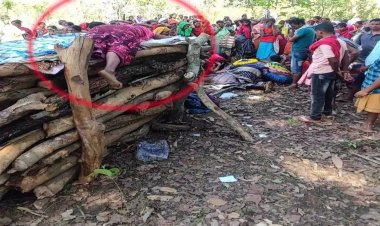 मुझे भी अपने साथ ले चलो कहते हुए पत्नी लेट गई शहीद जवान की चिता पर