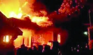 मुख्यमंत्री के दौरे से पहले भीड़ ने कार्यक्रम स्थल को कर दिया आग के हवाले, चुराचांदपुर में धारा-144, इंटरनेट भी बंद