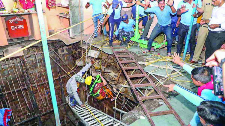 बालेश्वर महादेव झूलेलाल मंदिर में चला बुलडोजर, बावड़ी ढहने से हुई थी 36 लोगों की मौत