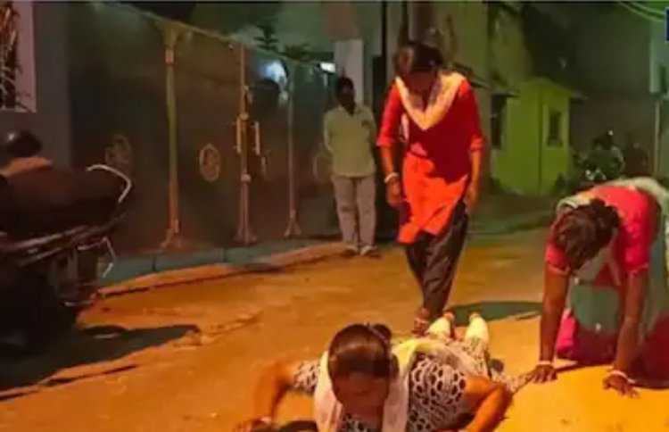 BJP में शामिल होने की 4 आदिवासी महिलाओं को मिली सजा, 1 किमी रेंगते हुए वापस सदस्यता लेने पहुंची TMC कार्यालय
