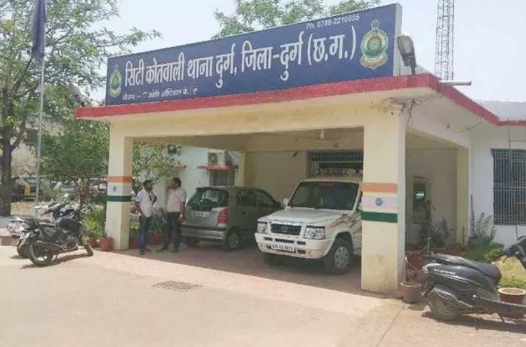 ड्यूटी में तैनात पुलिसकर्मी से गाली गलौज कर वर्दी फाड़ने वाले भिलाई के 2 ट्रांसपोर्टर के खिलाफ अपराध दर्ज