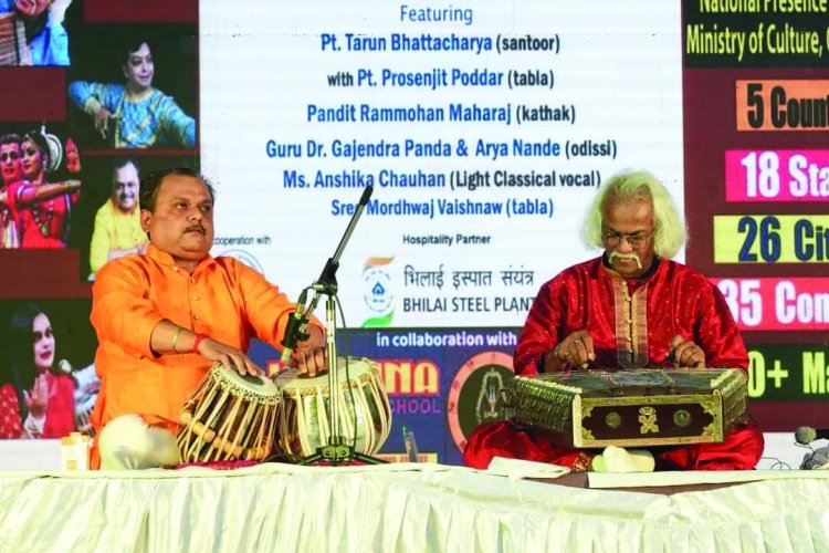 शास्त्रीय संगीतों ने बांधा समां, ख्याति प्राप्त कलाकारों ने दी प्रस्तुति