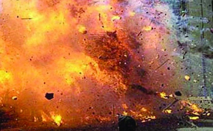 आईईडी बम डिफ्यूज के दौरान जवान घायल