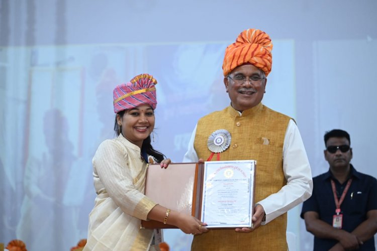 हेमचंद यादव विश्वविद्यालय दुर्ग के प्रथम दीक्षांत समारोह में 13 पीएचडी शोधार्थियों को डिग्री और 135 छात्र छात्राओं को मिला स्वर्ण पदक