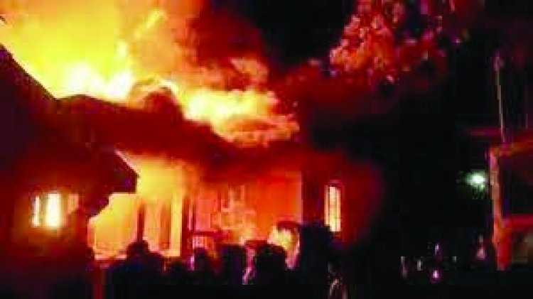 मुख्यमंत्री के दौरे से पहले भीड़ ने कार्यक्रम स्थल को कर दिया आग के हवाले, चुराचांदपुर में धारा-144, इंटरनेट भी बंद