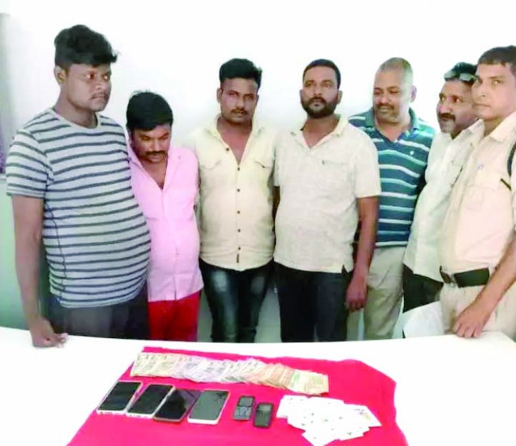 जुआ फड़ में पुलिस की दबिश, 6 गिरफ्तर