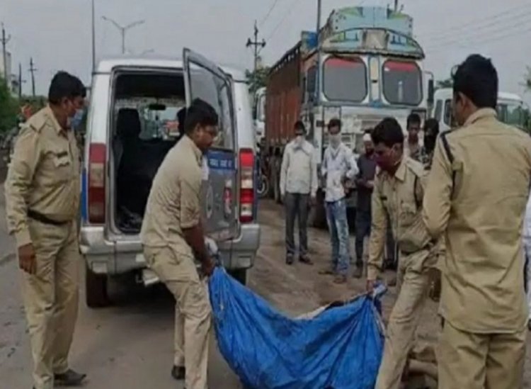 सड़क हादसे में महिला की मौत, बेटी के सामने मां ने तड़पते हुए तोड़ा दम