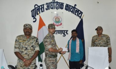 5 लाख इनामी नक्सली कमाण्डर ने किया आत्मसमर्पण