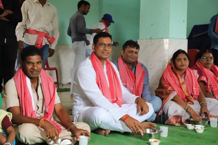 देश एवं प्रदेश की उन्नति में मजदूरों का है महत्वपूर्ण योगदान: देवेंद्र यादव