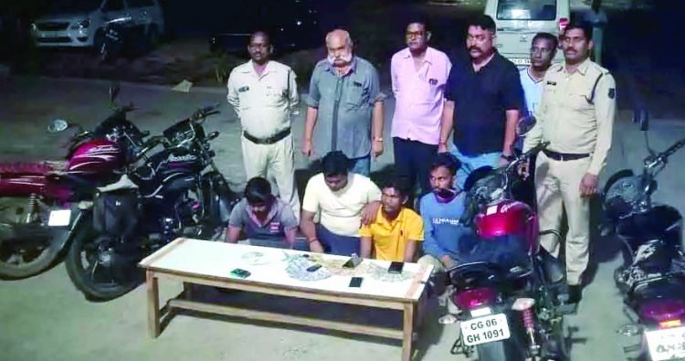जंगल में संचालित जुए की फड़ में पुलिस की रेड, 4 गिरफ्तार