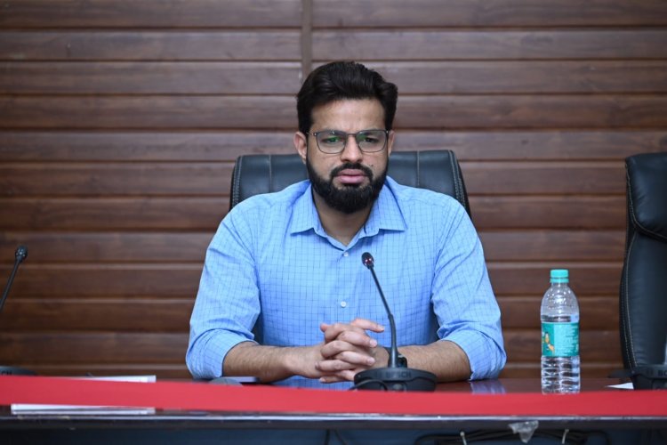 दुर्ग की भ्रष्ट पटवारी बर्खास्त