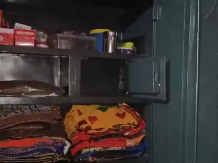 बेहोशी की दवा छिड़क शादी वाले घर से नगदी गहने सहित लाखों के माल चोरी