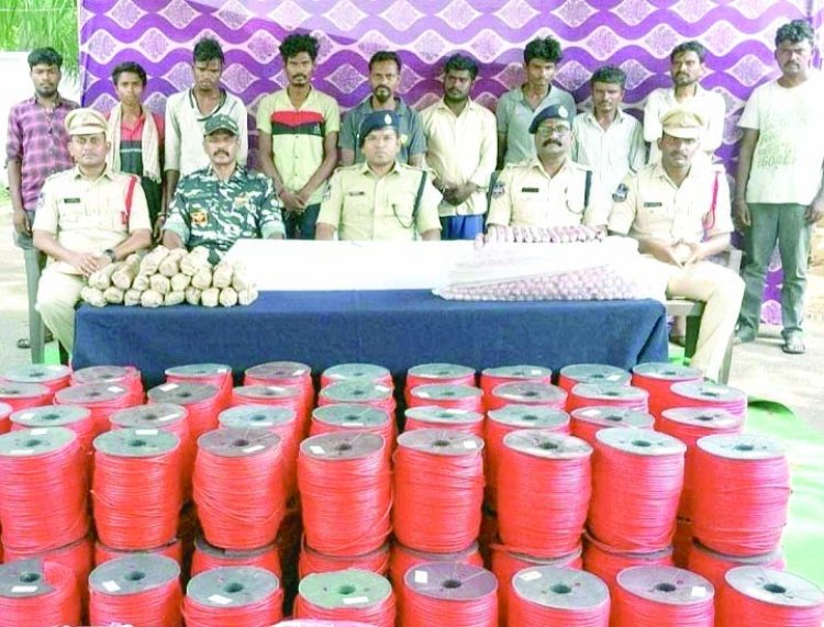 एक ट्रैक्टर विस्फोटक के साथ 10 नक्सली गिरफ्तार,बड़ी हमले की थी तैयारी