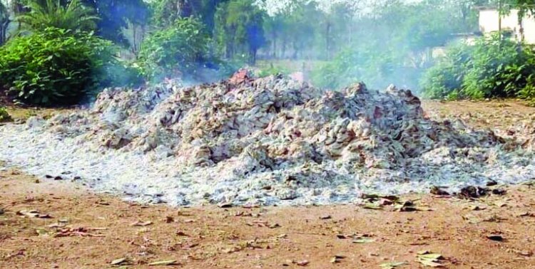 नक्सलियों ने तंदूपत्ता फड़ में की आगजनी, 60 से ज्यादा बोरी जलकर खाक