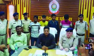 व्यापारी से लूट के चार आरोपी गिरफ्तार, तीन लाख नकदी सहित बाइक जब्त