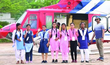 10वी-12वीं के 89 टॉपर बच्चों ने किया हेलीकॉप्टर ज्वायराइड