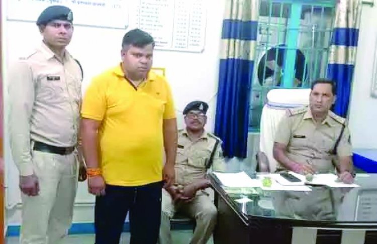 शासकीय शराब दुकान के कर्मचारी ने किया 38 लाख का गबन