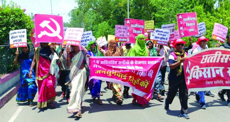 जन सुनवाई के खिलाफ किसान सभा ने किया प्रदर्शन
