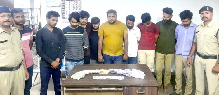 भिलाई ब्रेकिंग: 3 जुआ फड़ में पुलिस की रेड, रामनगर में चल रहा था हार-जीत का दाव, 67 हजार रुपए सहित 10 गिरफ्तार