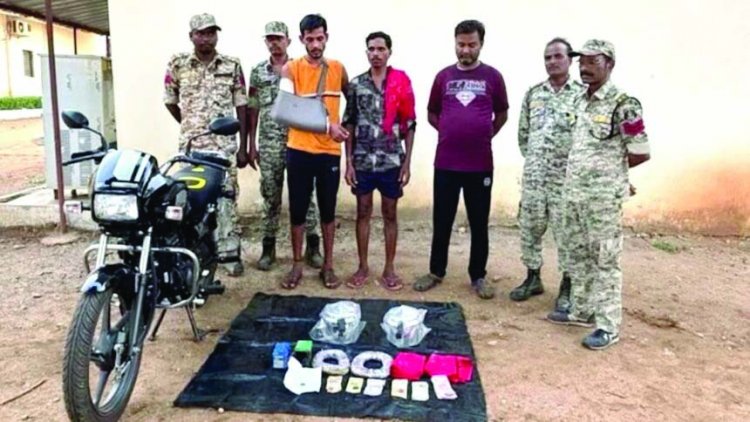 नक्सलियों के तीन मददगार पकड़ा गया, 1.8 लाख रुपए के सामान जब्त