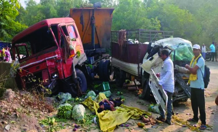 ट्रेलर और पिकअप में टक्कर, 1 की मौत
