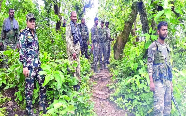 100 से भी अधिक वारदातों को अंजाम देने वाला 10 लाख इनामी नक्सली कमांडर गिरफ्तार