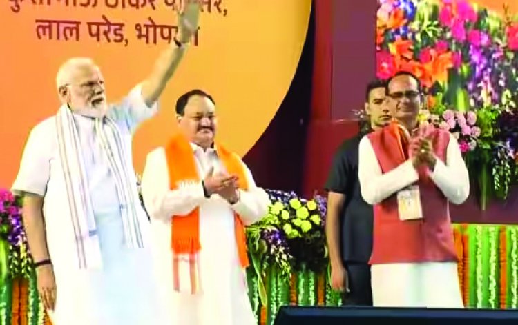 पीएम मोदी ने एक साथ 5 नई वंदे भारत को हरी झंडी दिखाकर किया रवाना