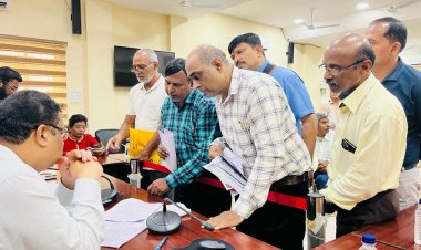 च्वाईस सेंटरों में आधार कार्ड कार्य को पुनः प्रारंभ करवाने जनदर्शन में की मांग
