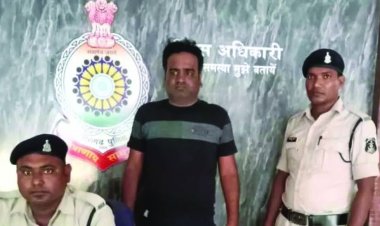 ऑनलाइन सट्टा खिलाते टू व्हीलर शो रूम का मैनेजर गिरफ्तार