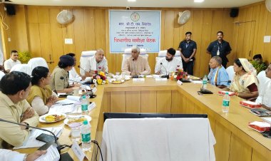 उप मुख्यमंत्री श्री सिंहदेव ने ली जिला अधिकारियों की समीक्षा बैठक