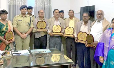 सेवानिवृत्त हो रहे अधिकारी-कर्मचारियों को पुलिस अधीक्षक ने किया सम्मानित