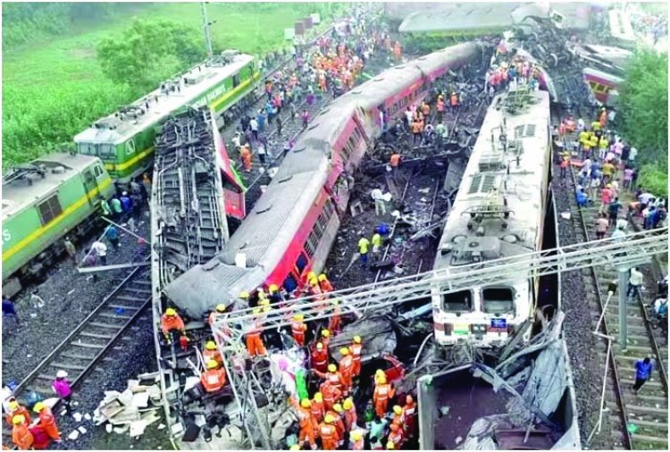बालासोर रेल हादसा: रेलवे ने जांच में 2 विभागों को पाया दोषी